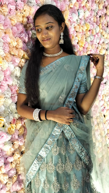 v காவ்யா 